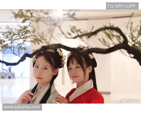 足球明星与汉服的奇妙碰撞探索他们的文化认同与时尚选择